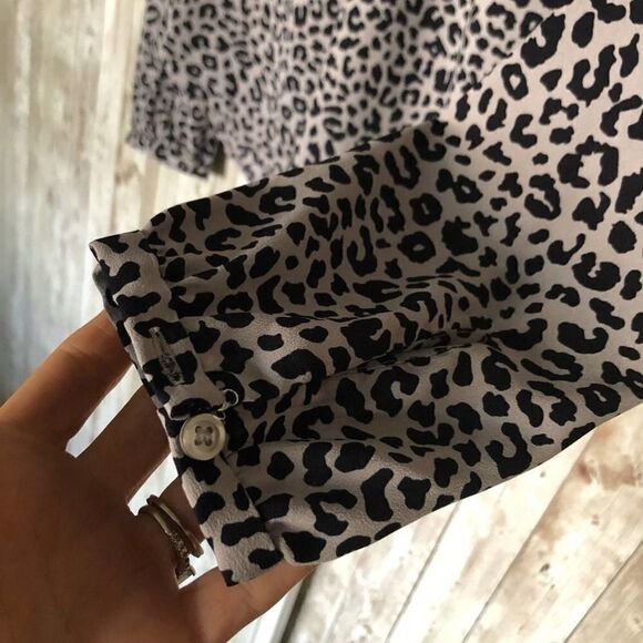 Ann Taylor Gray Leopard Blouse Size XS - Picture 4 of 5